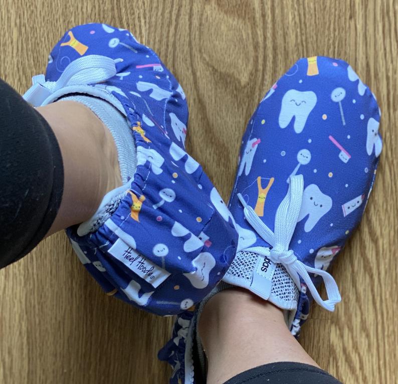Shoe covers with a tooth pattern