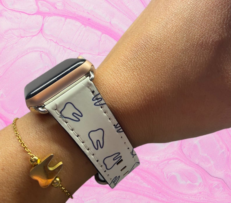 Watchband with a tooth pattern