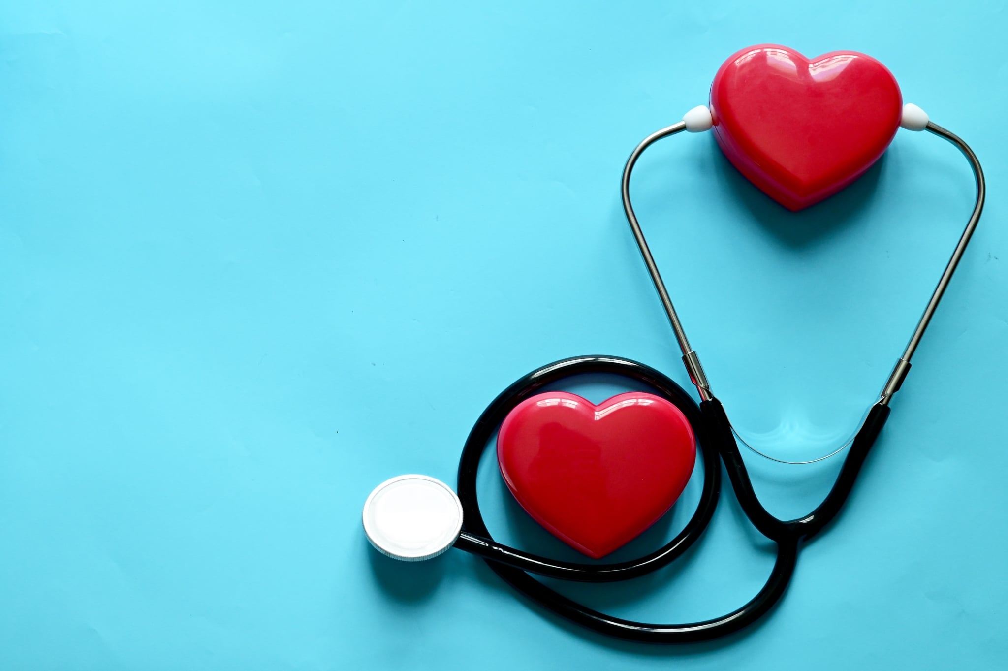 Close up of a stethoscope and plastic hearts